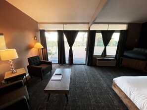 Singola Deluxe, 1 letto king, frigorifero e microonde, vista valle