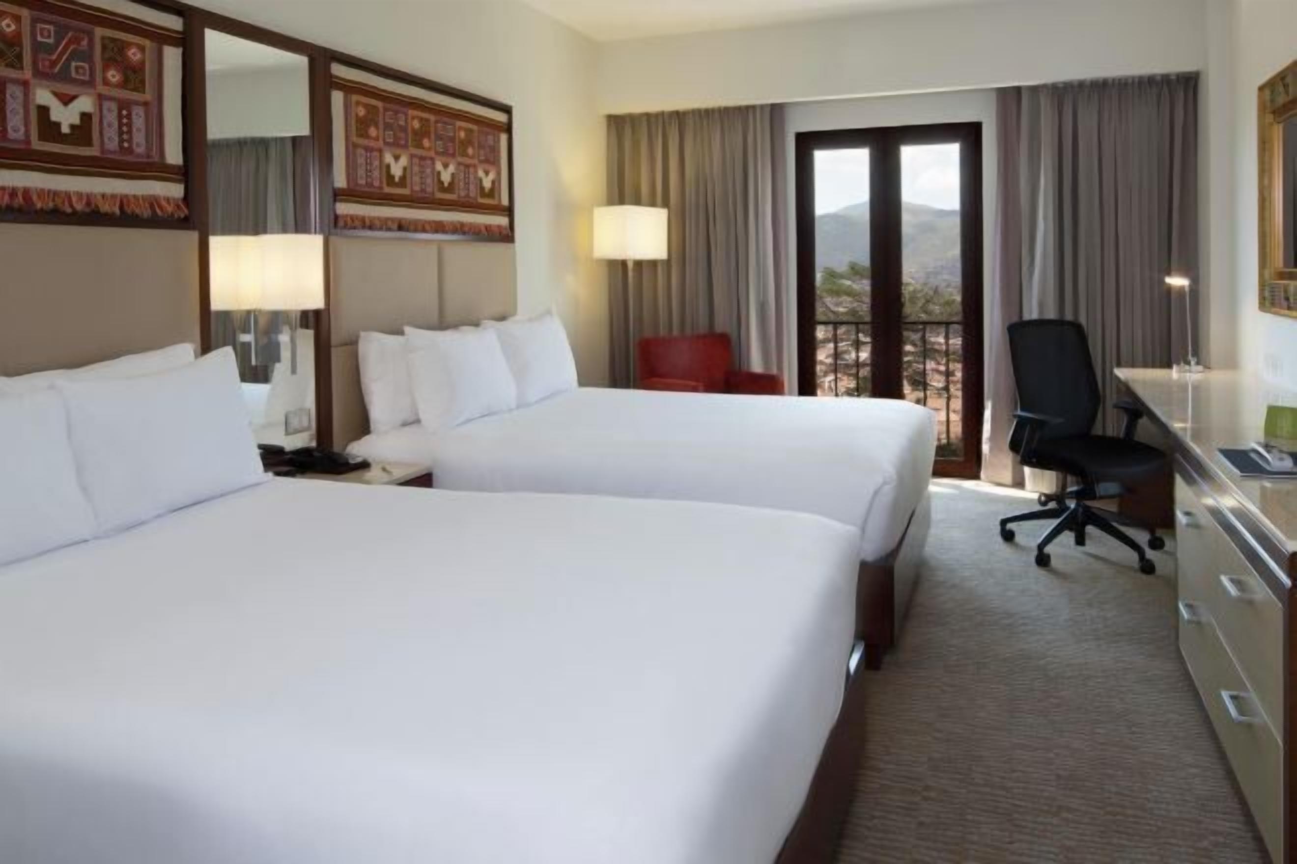 Zimmersafe, Verdunkelungsvorhänge, Bügeleisen/Bügelbrett