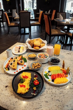 Daily buffet breakfast for a fee - Hilton Garden Inn Cusco (Cusco)