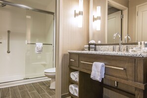 Combined shower/bathtub, free toiletries, towels - Homewood Suites by Hilton Houston Downtown Convention Center (Houston)