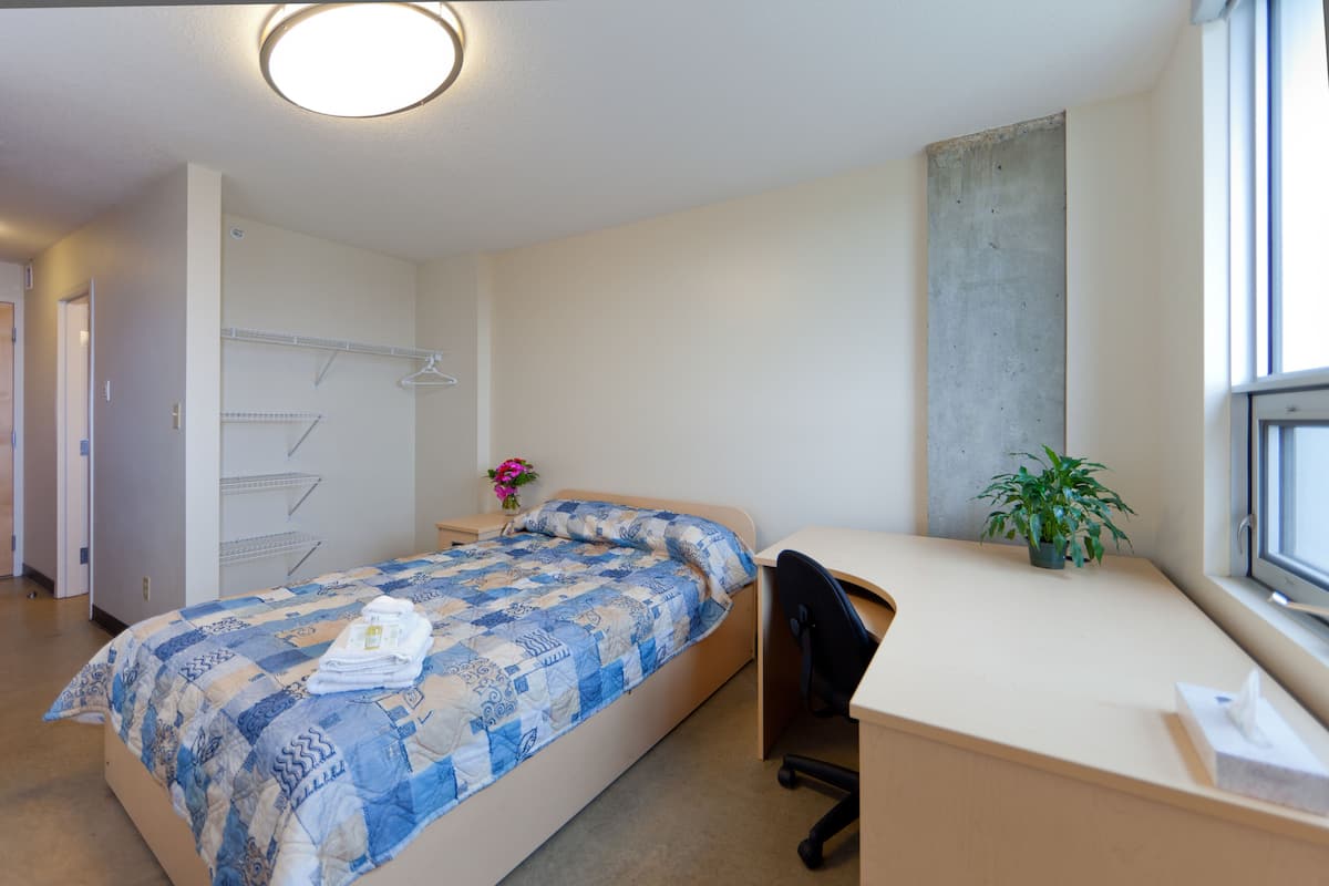 Estudio económico, 1 cama matrimonial, para no fumadores, baño privado | Wifi gratis y ropa de cama