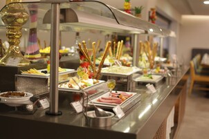 Sarapan bufet setiap hari dengan fi 