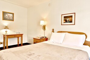 1 sovrum, skrivbord, mörkläggningsgardiner och ljudisolering