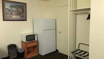 Habitació triple Deluxe | 1 dormitori, escriptori, cortines opaques i habitacions insonoritzades