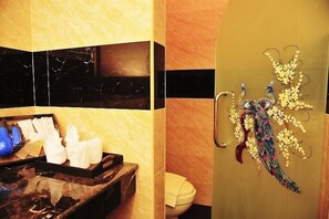 Deluxe Double Room, Non Smoking, Private Bathroom | Bathroom | Shower, free toiletries, hair dryer, bathrobes