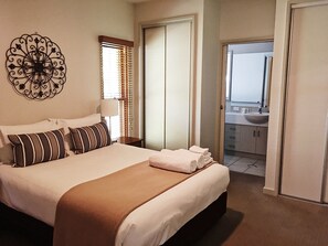 Abalina 1 on Rotary | 3 bedrooms, premium bedding, individually decorated, desk - Abalina Cottages, Rotary Drive (Bright)