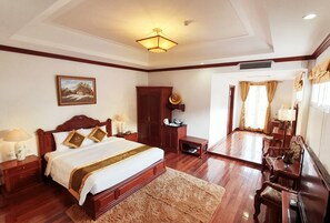 Premium bedding, down duvets, minibar, in-room safe - Golden Rice Hotel (Hanoi)