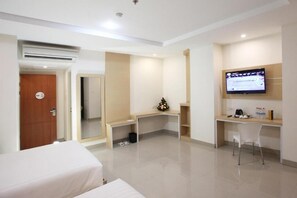 Desk, soundproofing, free WiFi - Nite & Day Surabaya - Gunungsari (Surabaya)