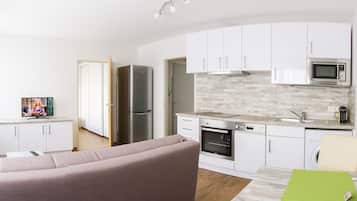 Apartment | Wohnbereich | 70-cm-Flachbildfernseher mit Satellitenempfang, Fernseher