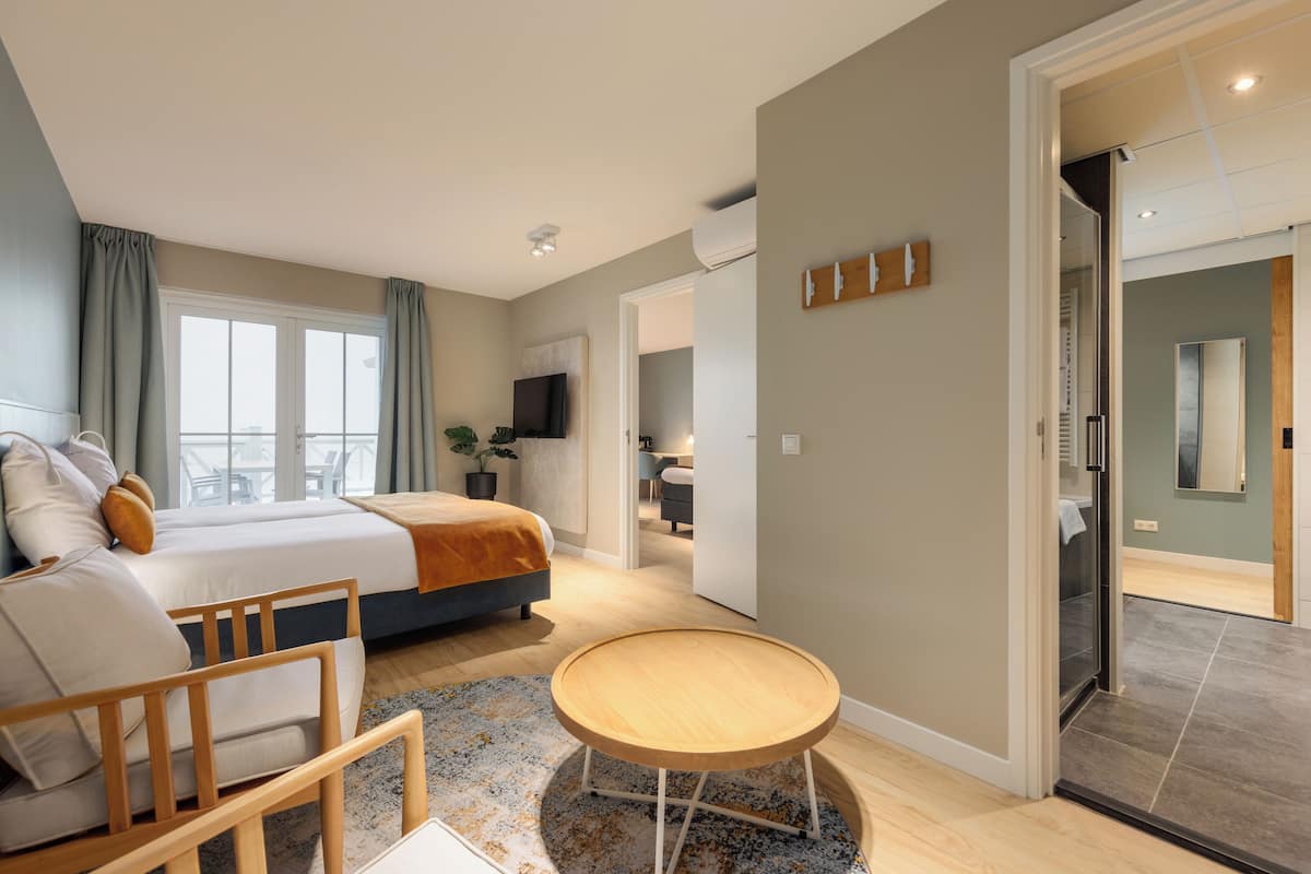 Superior Room | Minibar, WiFi (free), bed sheets