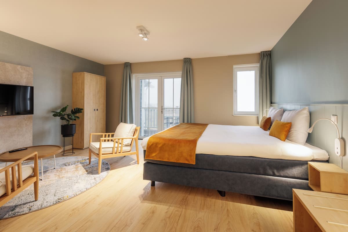 deluxe double room | minibar, free wifi, bed sheets