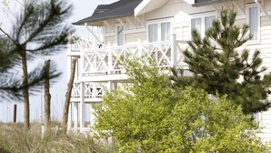 BBQ/picnic area - Roompot Beachhotel Cape Helius (Hellevoetsluis)