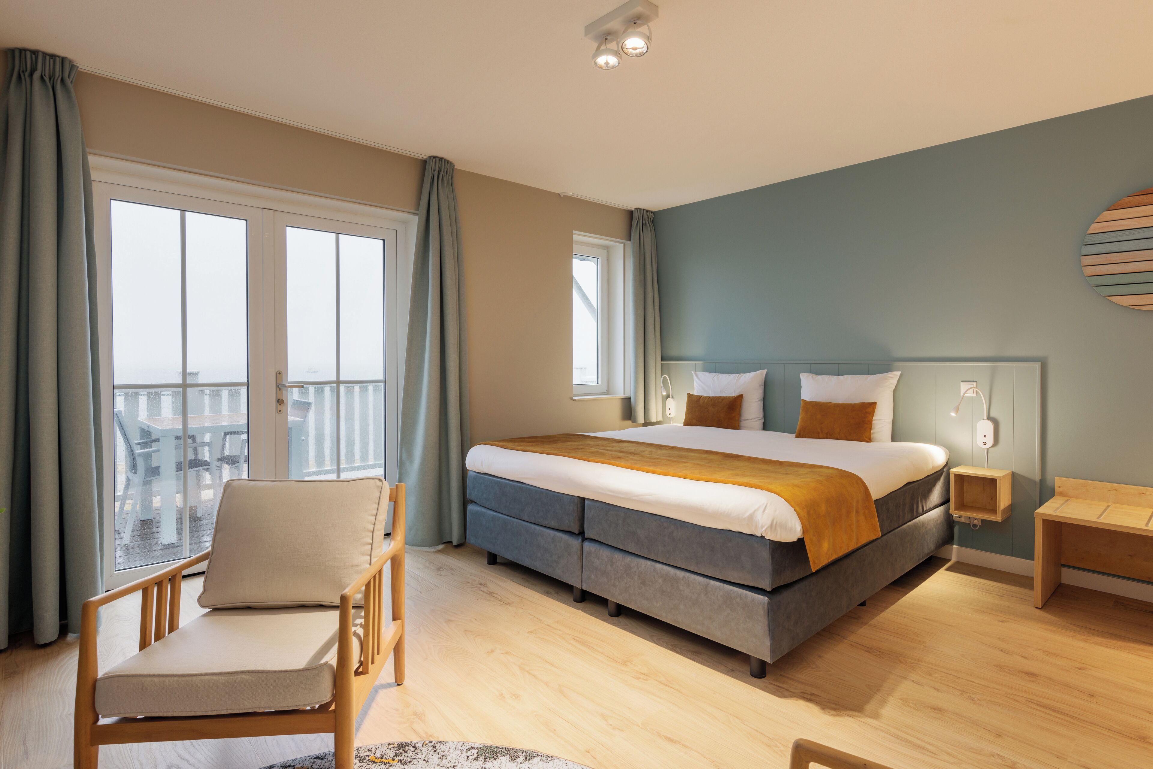 deluxe double room | minibar, free wifi, bed sheets