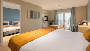 Superior Room | Minibar, WiFi (free), bed sheets - Roompot Beachhotel Cape Helius (Hellevoetsluis)