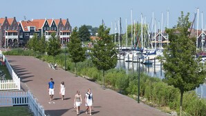 Property grounds - Roompot Hotel Marinapark Volendam (Volendam)