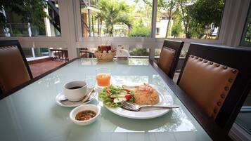 Menyajikan masakan Taiwan