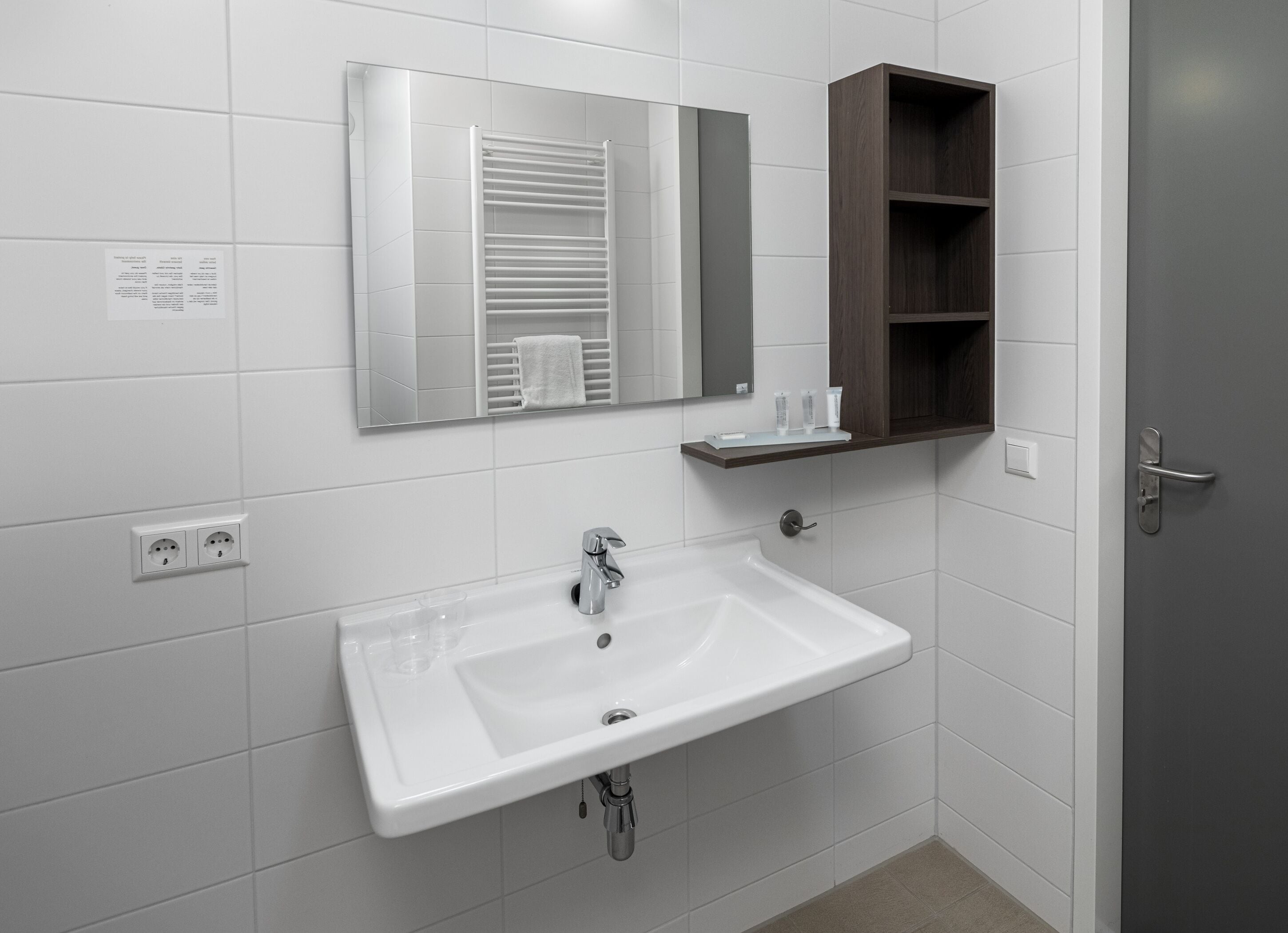 deluxe kamer | bathroom | shower, designer toiletries, hair dryer, towels