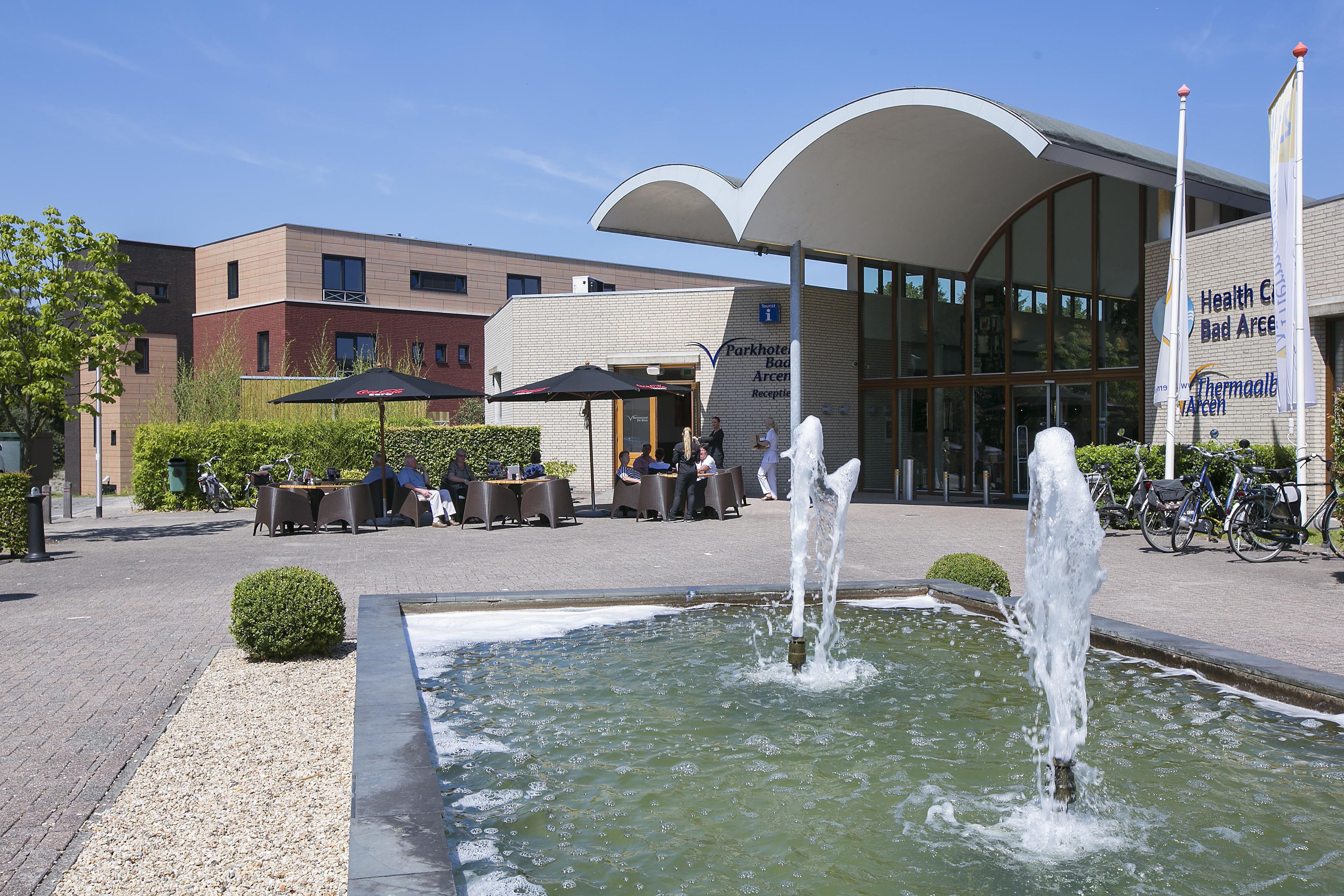 sauna, hot tub, steam room, facials, 3 treatment rooms, massages