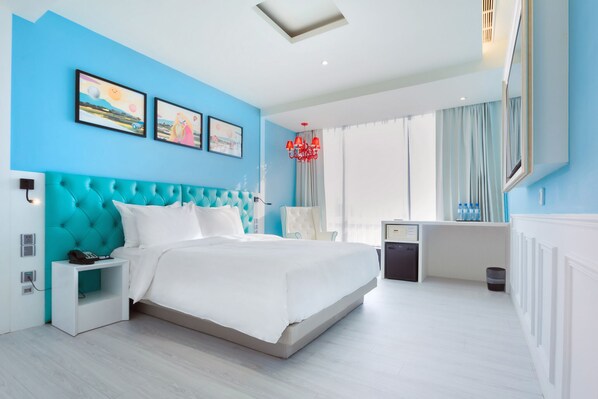 Habitación cuádruple familiar | Ropa de cama de alta calidad y caja de seguridad en la habitación 