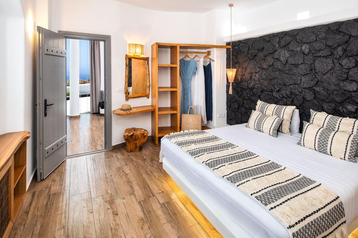 suite with cave pool | premium bedding, minibar, in-room safe, desk