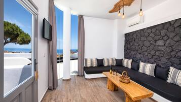 Suite, privézwembad | Uitzicht op het water