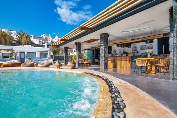 Outdoor pool - San Marino Suites by Calm Collection (Santorini)