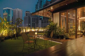 Tempat makan outdoor