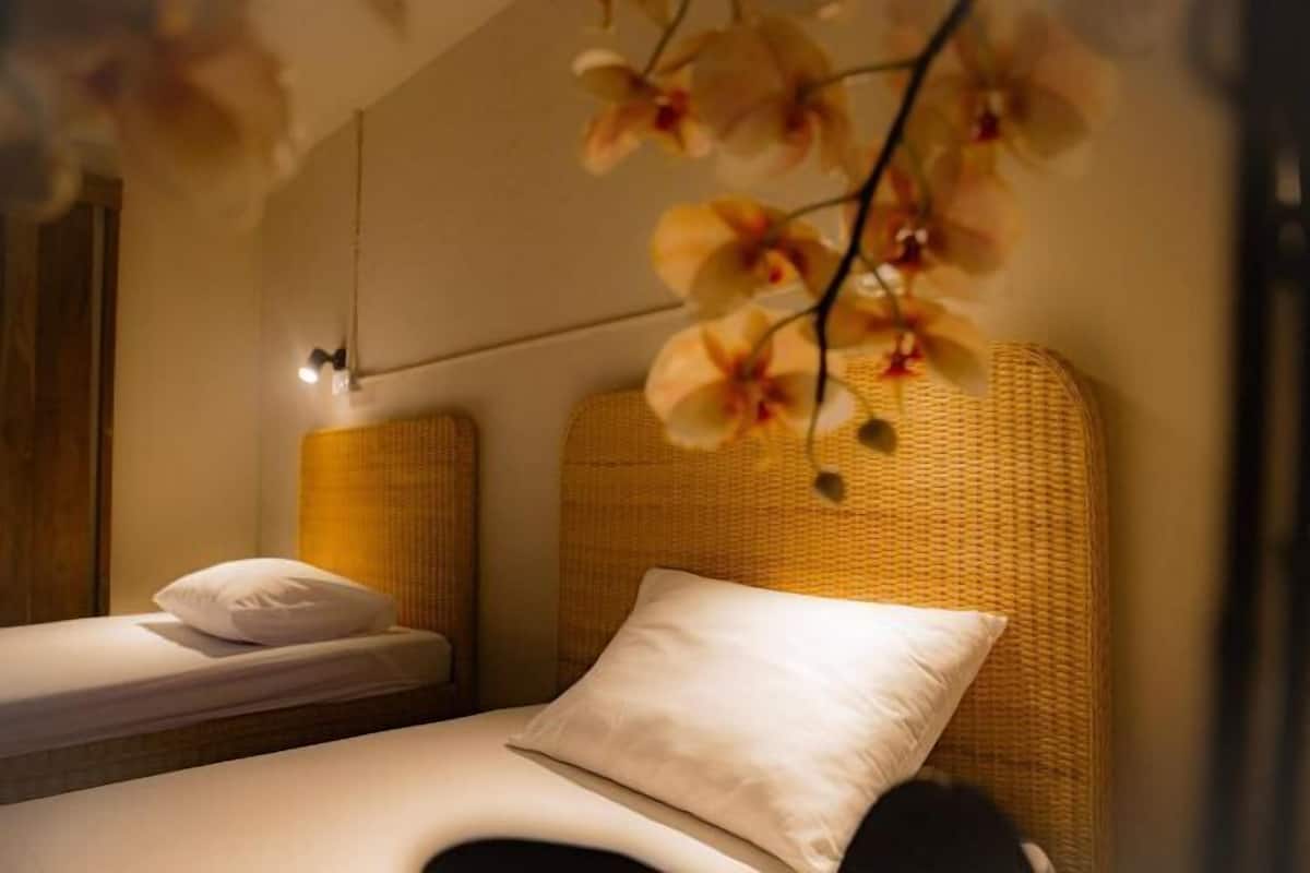 Wi-Fi de cortesia, roupa de cama