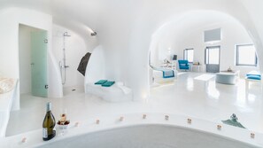 42-inch Smart TV with satellite channels, TV, Netflix - Maregio Suites (Santorini)