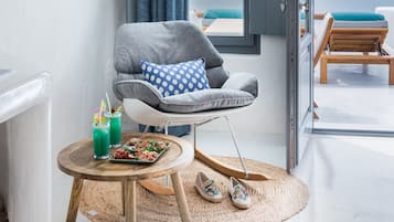 Honeymoon Suite with outdoor heated plunge pool with jets | In-room safe, individually decorated, blackout drapes, soundproofing