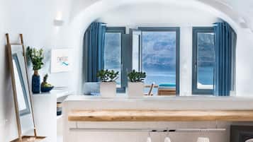 Honeymoon Suite with outdoor heated plunge pool with jets