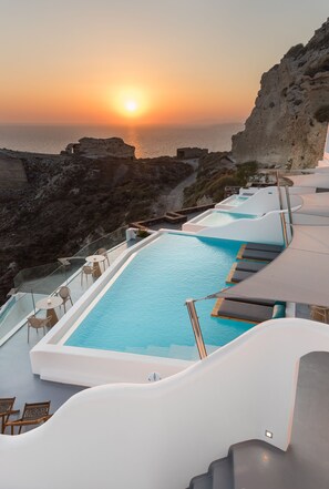 Restaurant - Maregio Suites (Santorini)