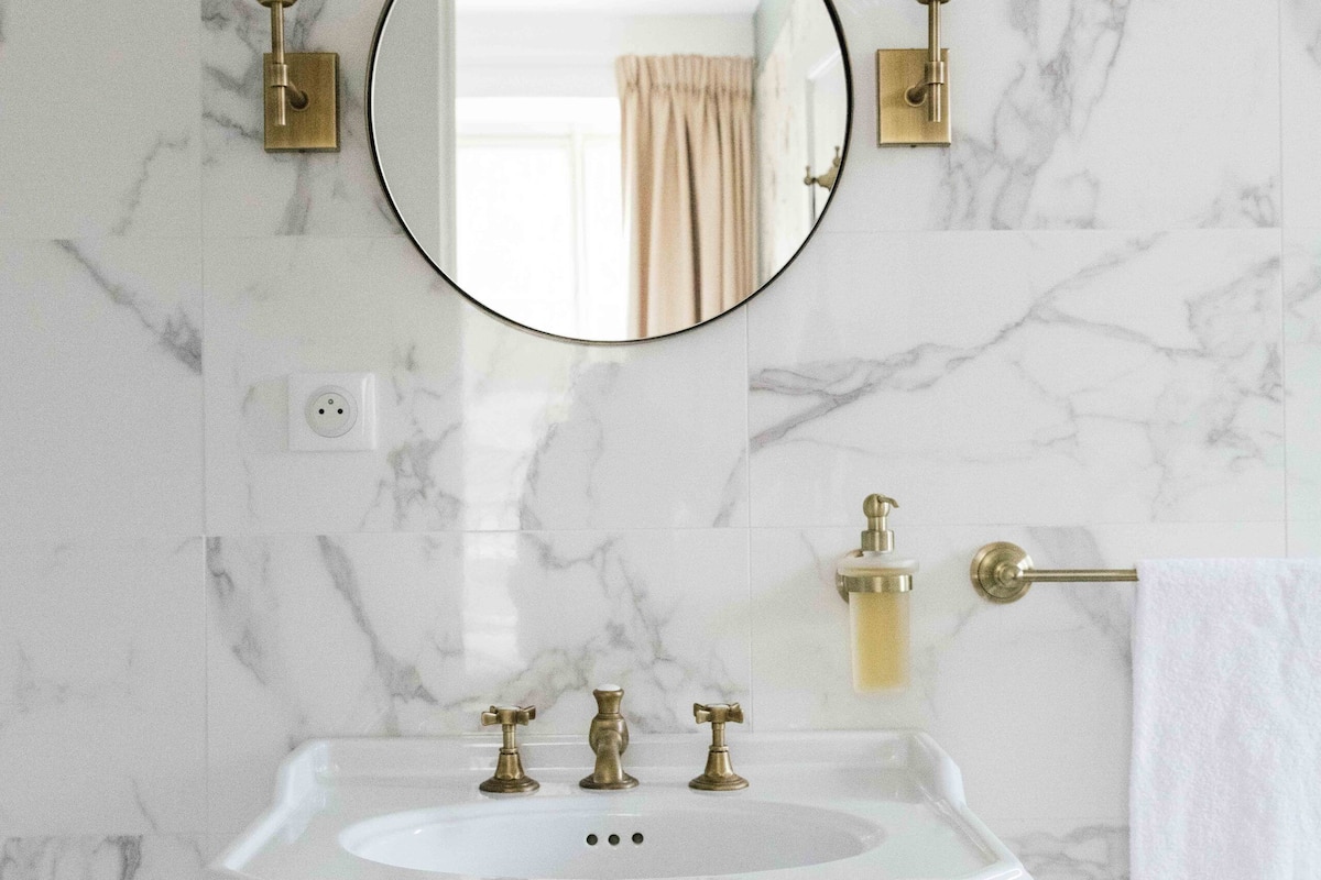 superior double room | bathroom | shower, free toiletries, hair dryer, towels