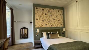 Deluxe Family | Premium bedding, iron/ironing board, free WiFi, bed sheets