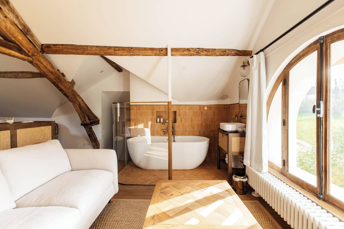 house | bathroom | shower, free toiletries, hair dryer, towels