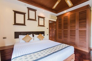 In-room safe, desk, blackout drapes, iron/ironing board - Star Path Villa (Patong)