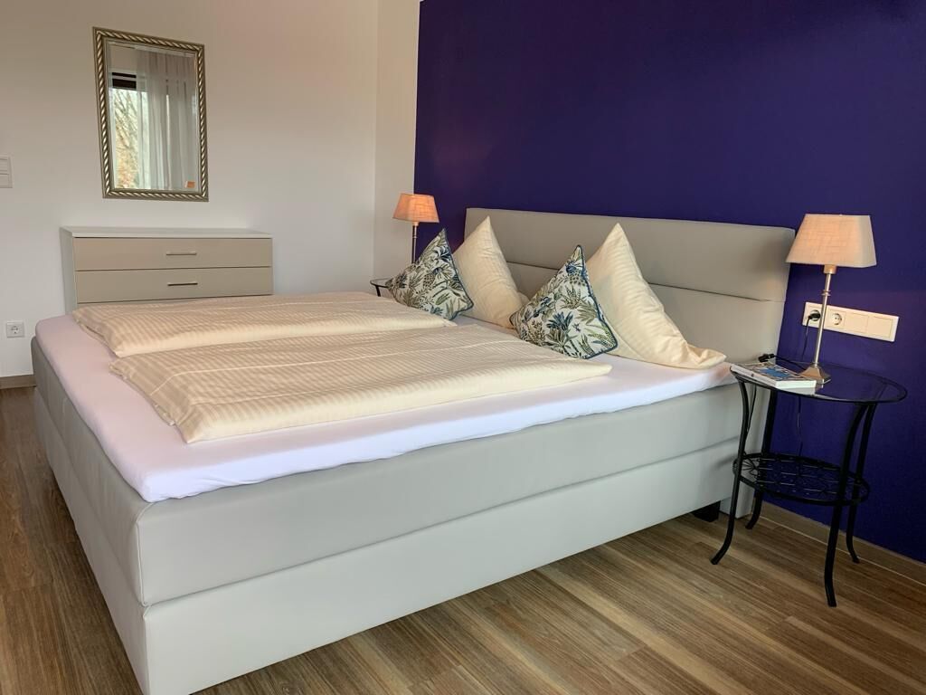 Quarto casal standard, sacada | Roupas de cama premium, edredons de pluma, cofres nos quartos