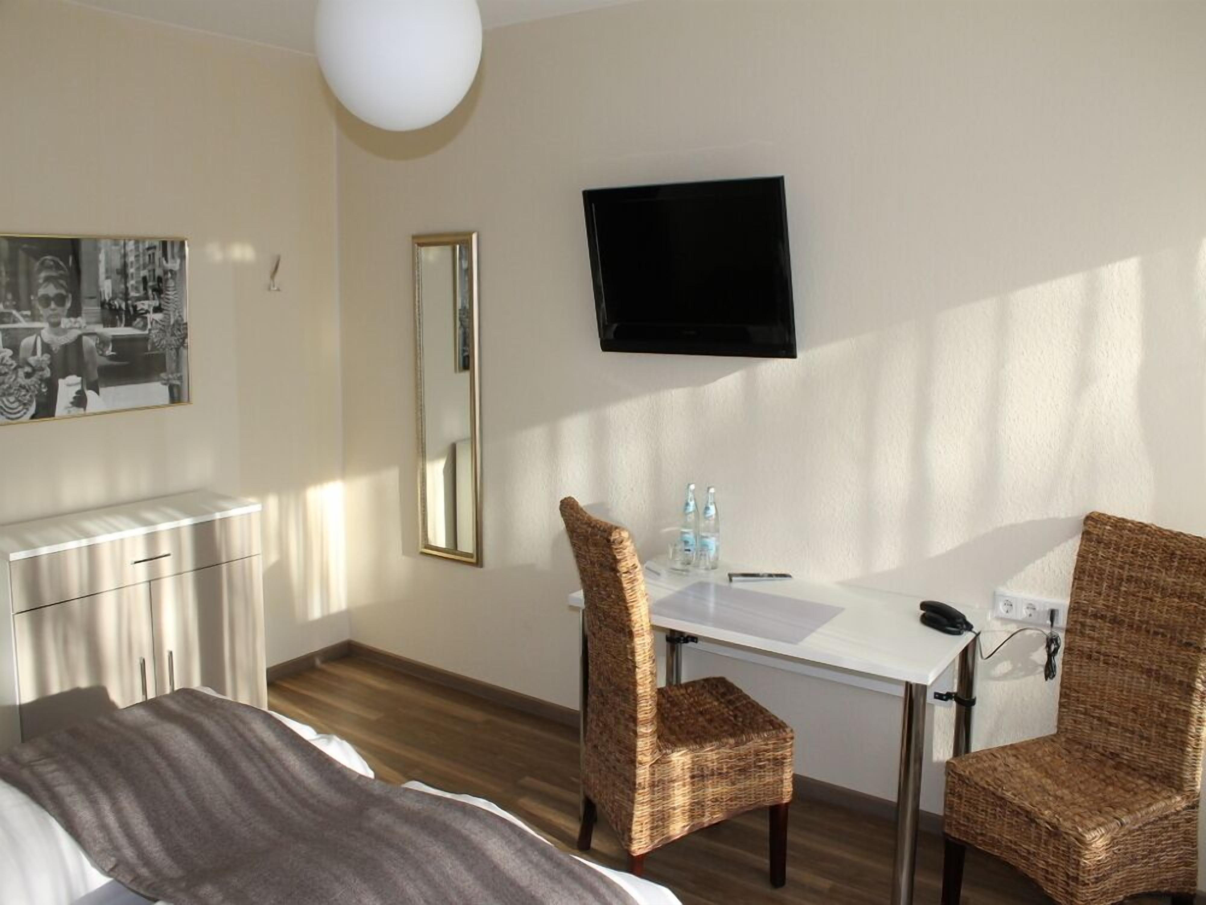 standard double room, balcony | premium bedding, down duvets, in-room safe, desk