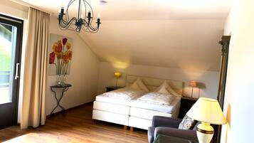 Chambre Double Confort, balcon | Literie de qualité supérieure, couette en duvet d'oie