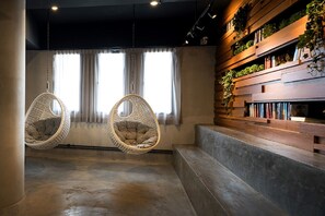 Library - Tido Hostel Penang (George Town)