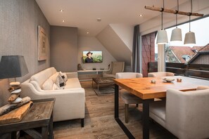 Family Triple Room, 1 Bedroom | Living room | TV - Landhaus Sylter Hahn (Sylt)