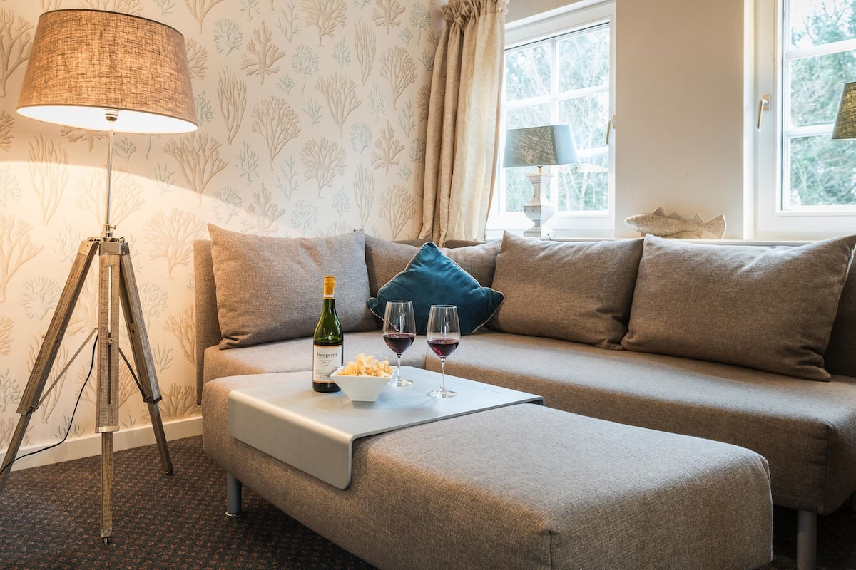Standard Double Room | In-room safe, iron/ironing board, cribs/infant beds, rollaway beds