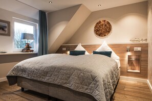 Standard Double Room | In-room safe, iron/ironing board, cribs/infant beds, rollaway beds - Landhaus Sylter Hahn (Sylt)