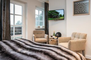 Comfort Double Room, Balcony | In-room safe, iron/ironing board, cribs/infant beds, rollaway beds - Landhaus Sylter Hahn (Sylt)
