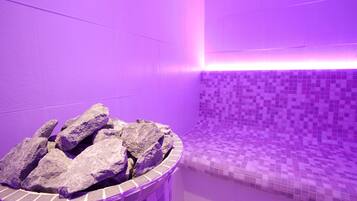 Ansiktsbehandlinger, 2 behandlingsrom, manikyr og pedikyr og massasje