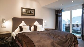 Comfort Double Room, Balcony | In-room safe, iron/ironing board, cribs/infant beds, rollaway beds