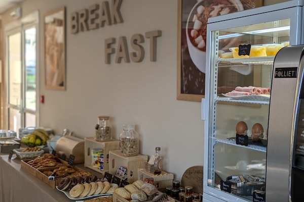 Daily buffet breakfast (EUR 16 per person)