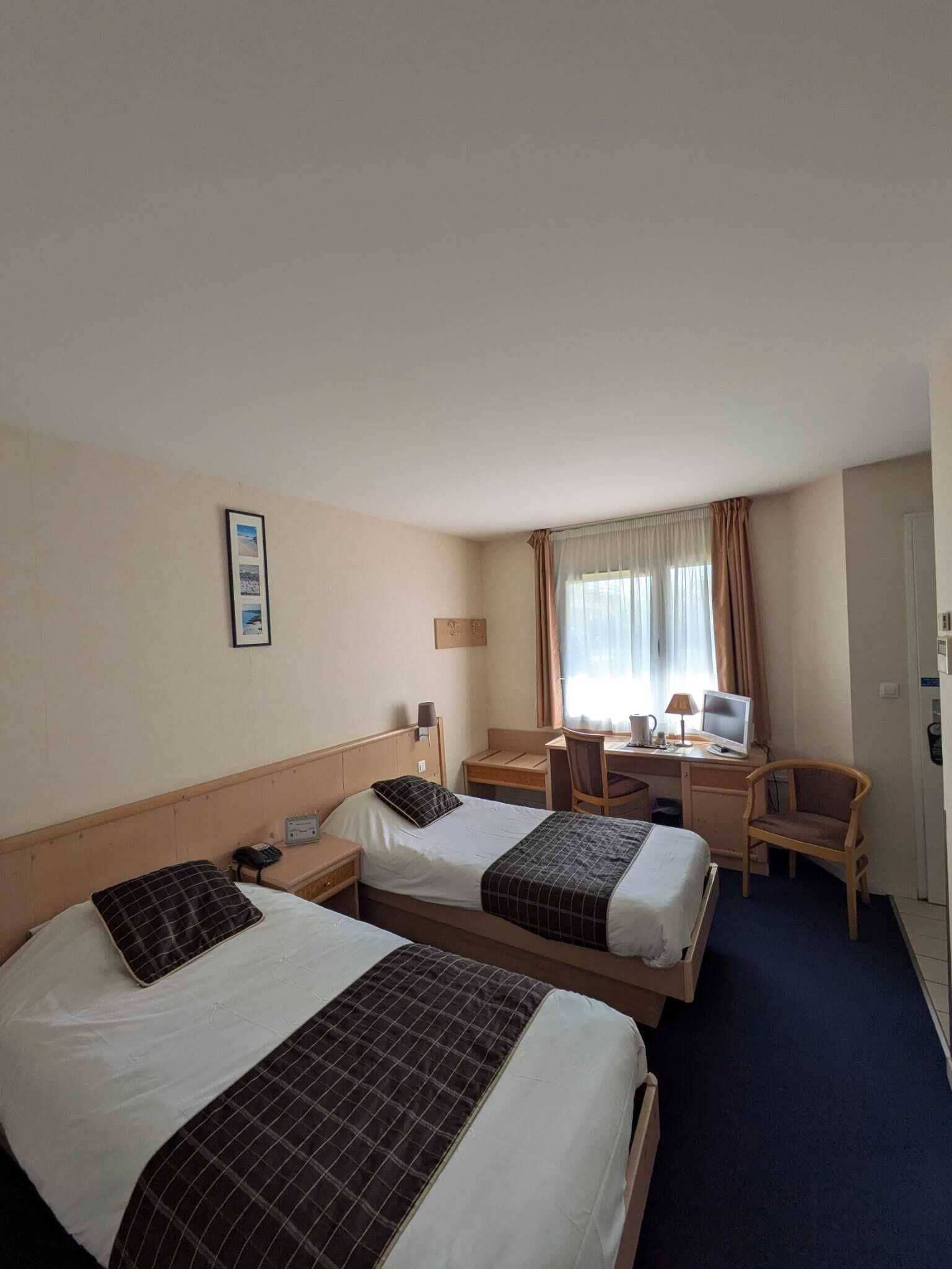 double room | 2 bedrooms, premium bedding, desk, soundproofing