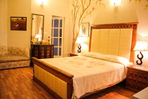 ห้องรอยัลสวีท | 1 ห้องนอน, เครื่องนอนระดับพรีเมียม, ห้องพักตกแต่งอย่างมีเอกลักษณ์