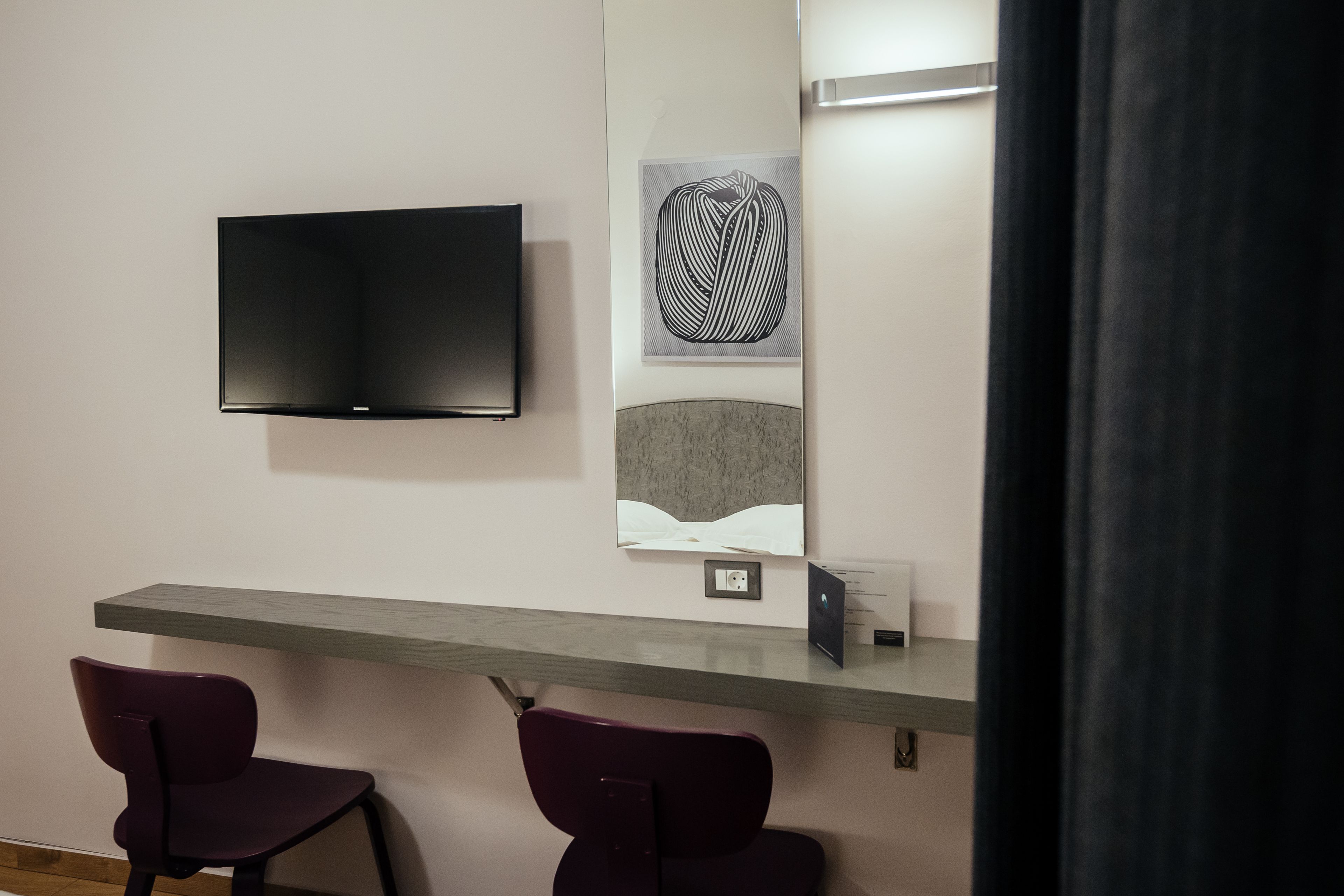 double room, balcony | 1 bedroom, in-room safe, individually decorated, desk